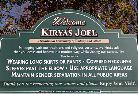 Sign at Kiryas Joel / Photo by Sasha Chavkin of The New York World. 