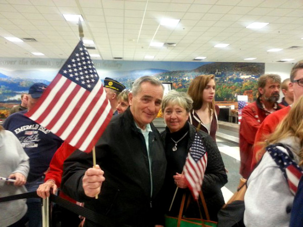 Sloatsburg Mayor Carl Wright and wife Carol greet veterans Saturday evening as they return from their Washington Honor Flight adventure. Photo by Mike & Daphne Downes